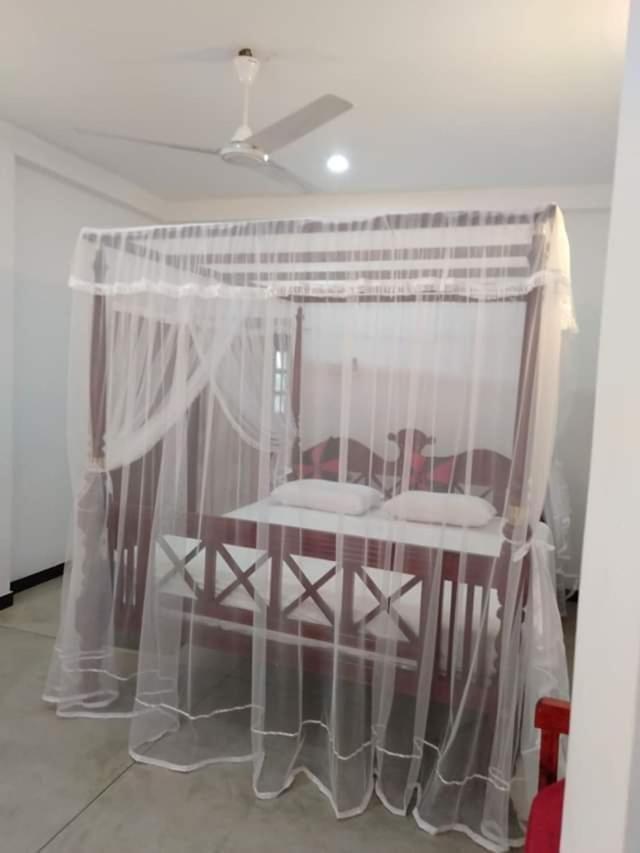 Near Beach Rest Unawatuna Bagian luar foto