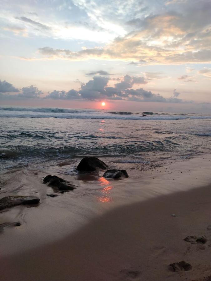Near Beach Rest Unawatuna Bagian luar foto