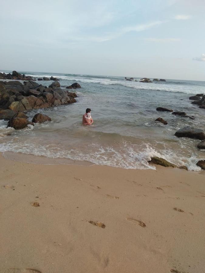 Near Beach Rest Unawatuna Bagian luar foto
