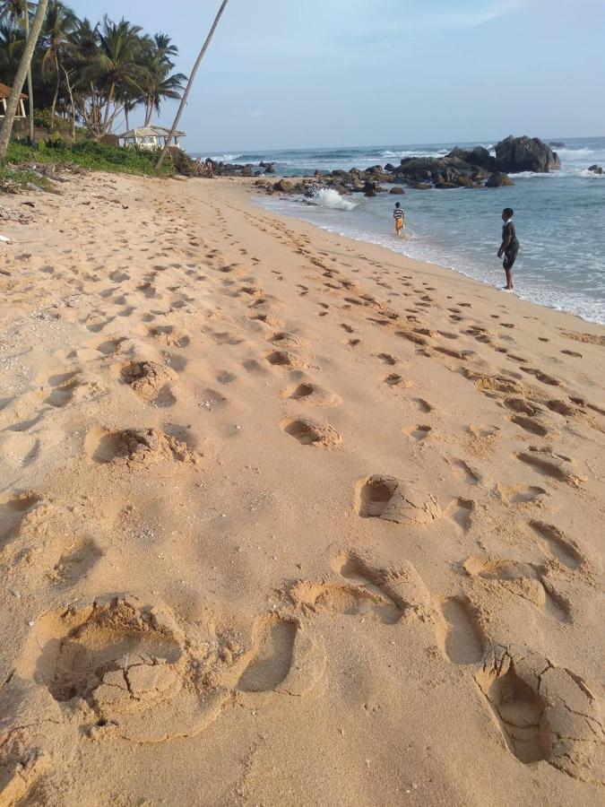 Near Beach Rest Unawatuna Bagian luar foto